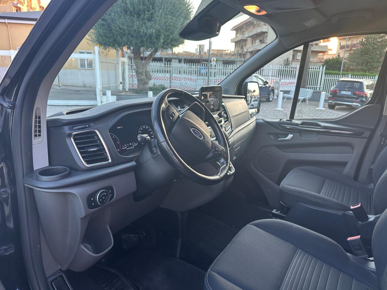 FORD TRANSIT CUSTOM 300 AUTOMATICO TITANIUM