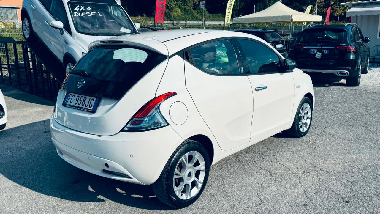 Lancia Ypsilon 1.2 69 CV 5 porte S&S Gold
