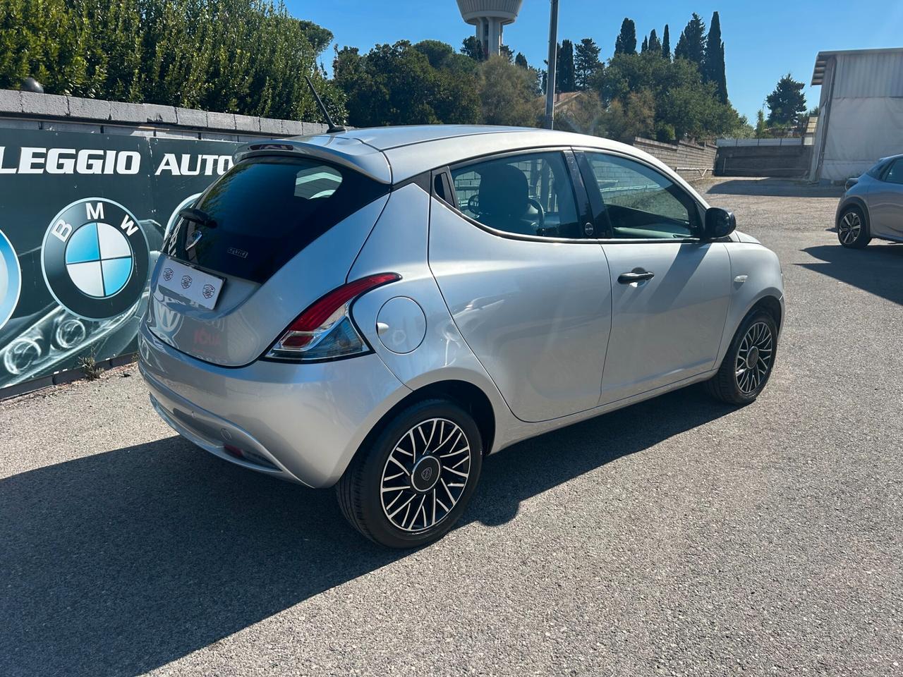 Lancia Ypsilon 1.0 FireFly 5 porte S&S Hybrid Ecochic Gold