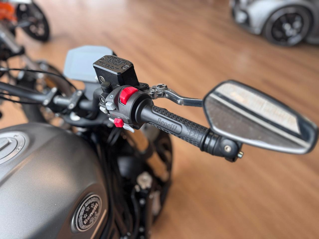 Benelli Leoncino 800