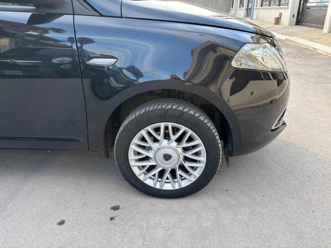 Lancia Ypsilon 1.2 69 CV 5 porte GPL Ecochic Platinum