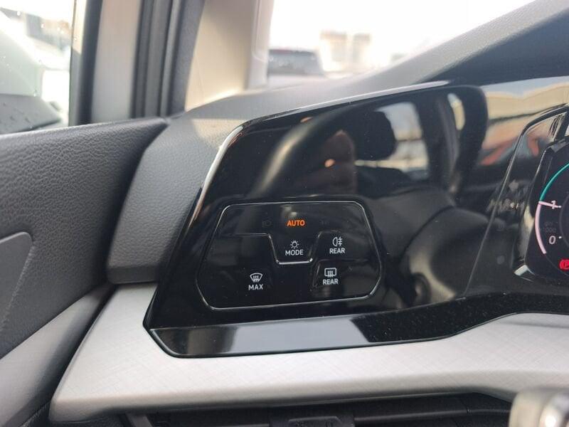 Volkswagen Golf VIII 2020 2.0 tdi Life 115cv dsg