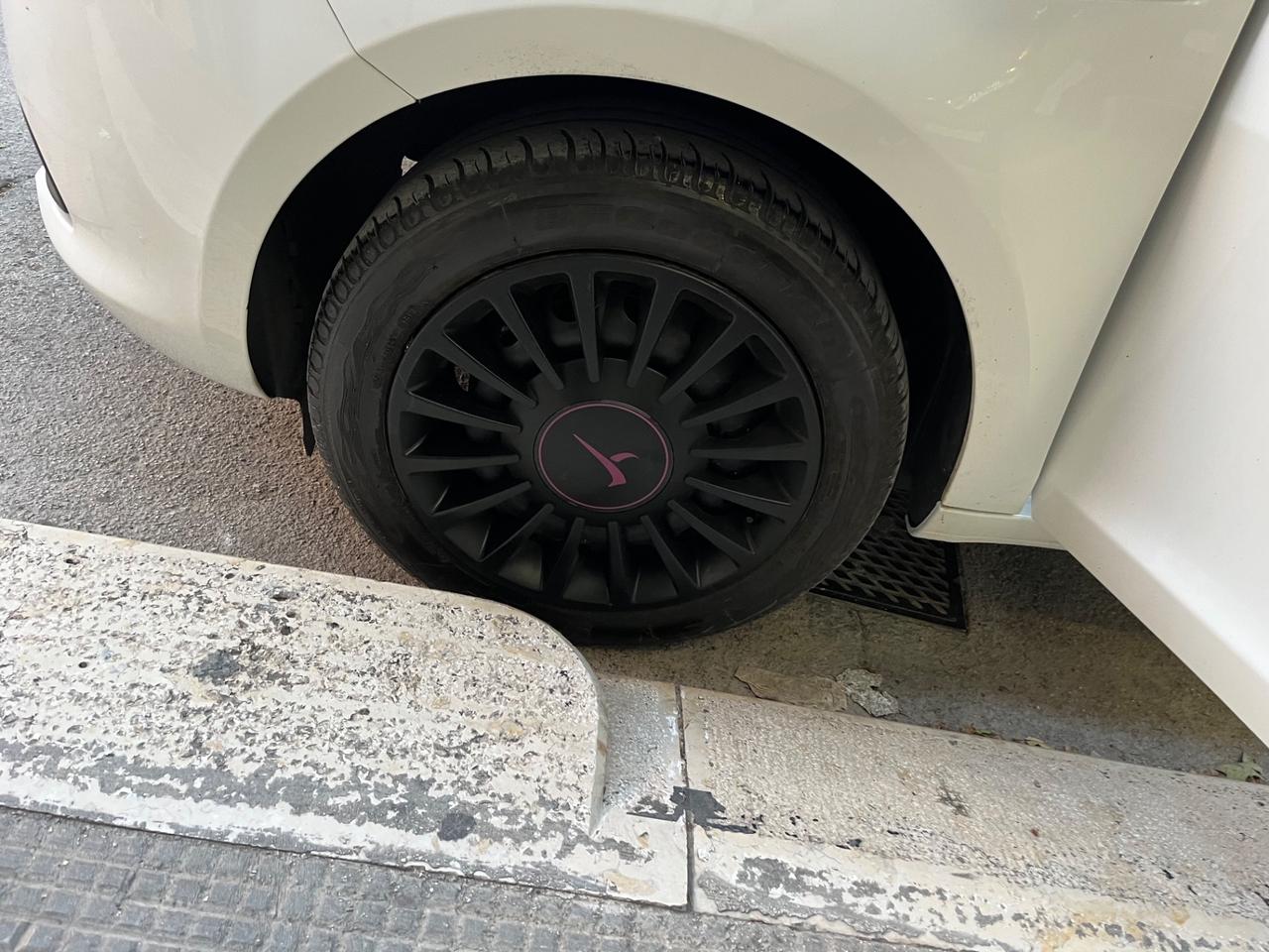 Lancia Ypsilon 1.2 69 CV 5 porte S&S Gold