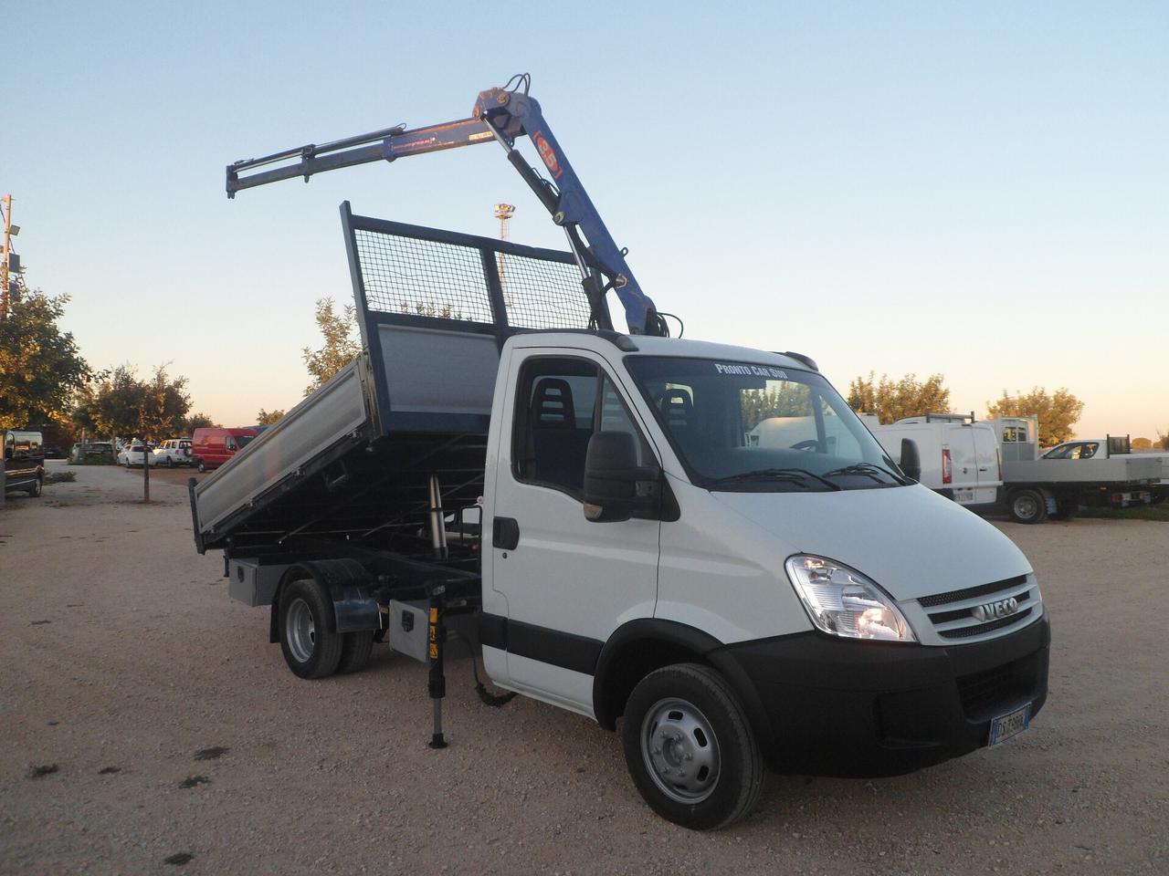 Iveco Daily 35c15 ribaltabile con gru