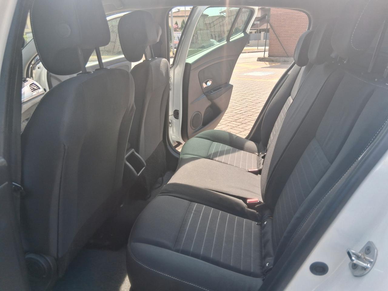 Renault Megane Mégane 1.5 dCi 95CV Start&Stop SporTour Limited..CELL 320 147 1147 WUATSAPP