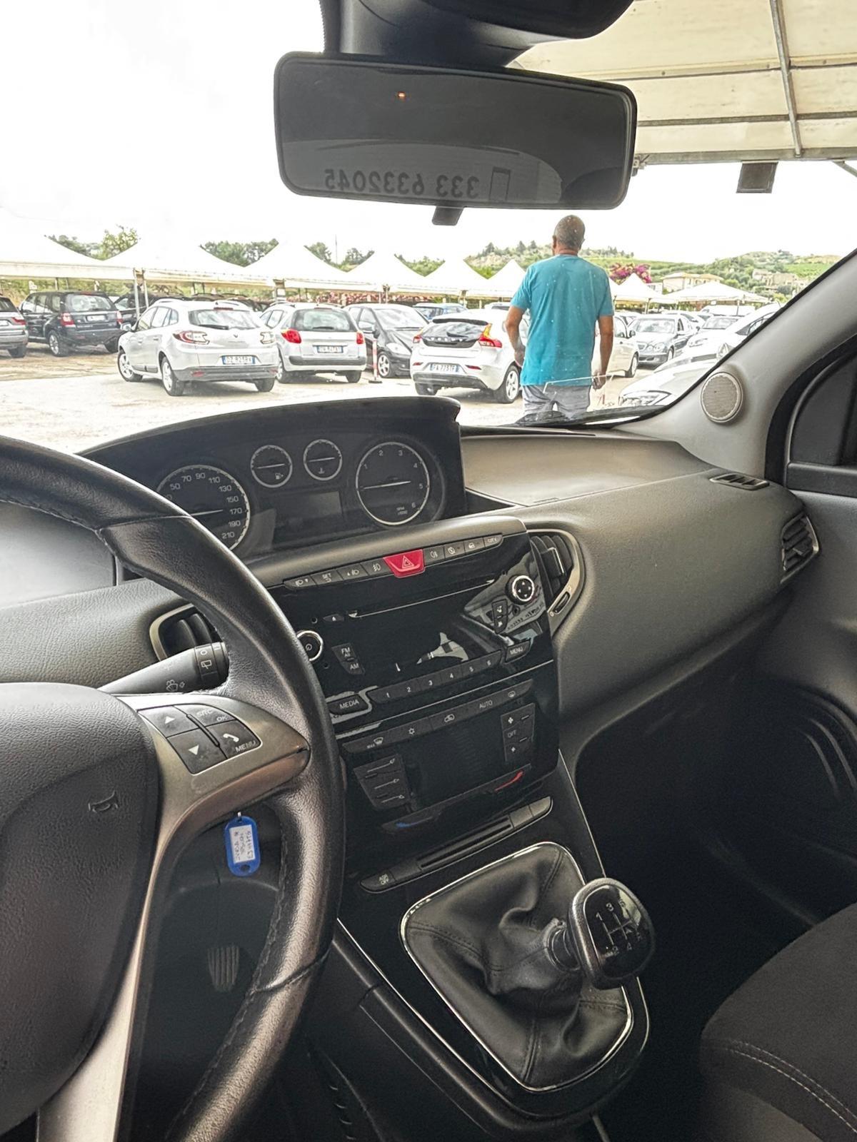 Lancia Ypsilon 1.3 MJT 75 CV Platinum
