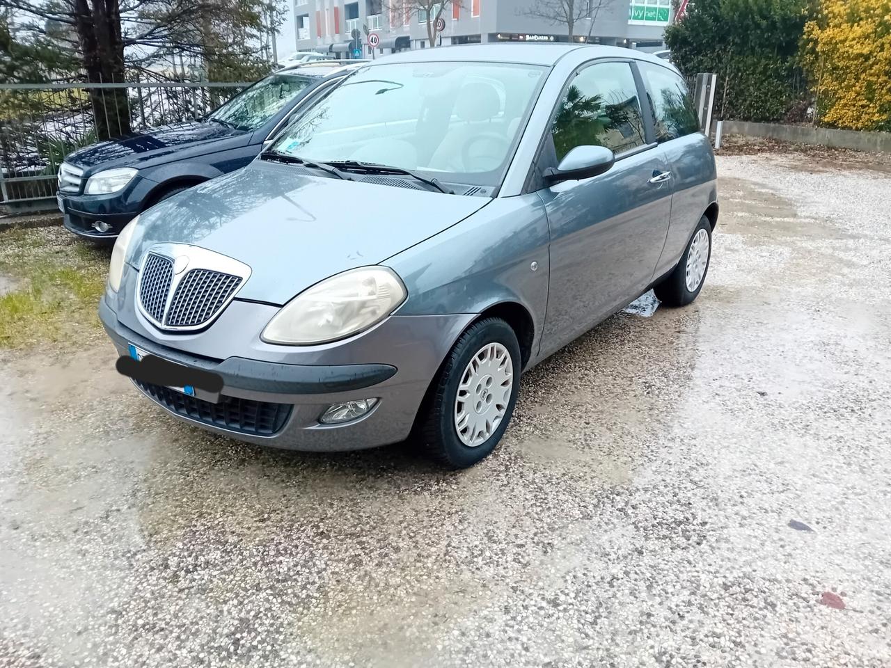 Lancia Ypsilon 1.2 adatta a neopatentati