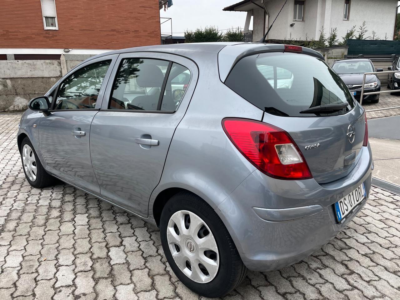 Opel Corsa 1.2 5 porte Cosmo