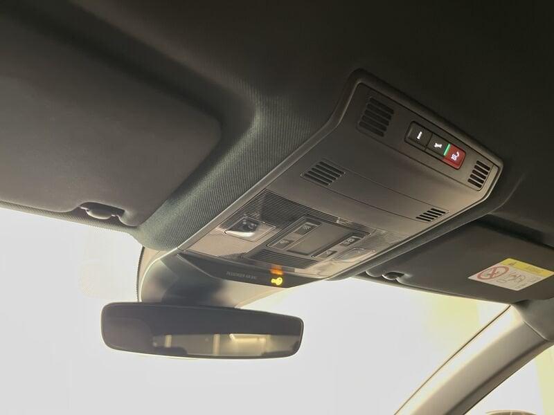 Volkswagen T-Roc Nuovo R-Line 1.0 TSI 81 kW (110 CV) Manuale