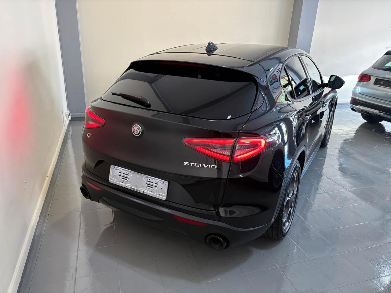Alfa Romeo Stelvio 2.2 Turbodiesel 210 CV AT8 Q4 Super