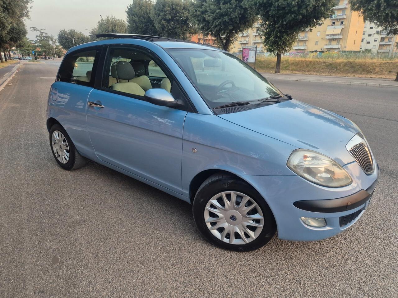 Lancia Ypsilon 1.3 MJT 69 CV Platino tetto apribileeeee