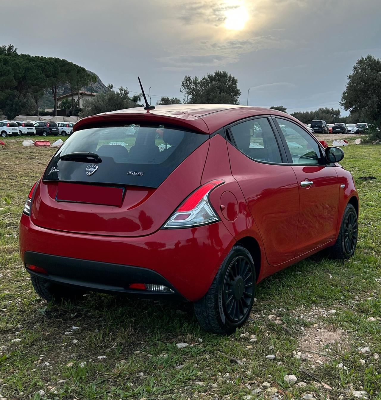 Lancia Ypsilon 1.0 FireFly 5 porte S&S Hybrid Ecochic Silver