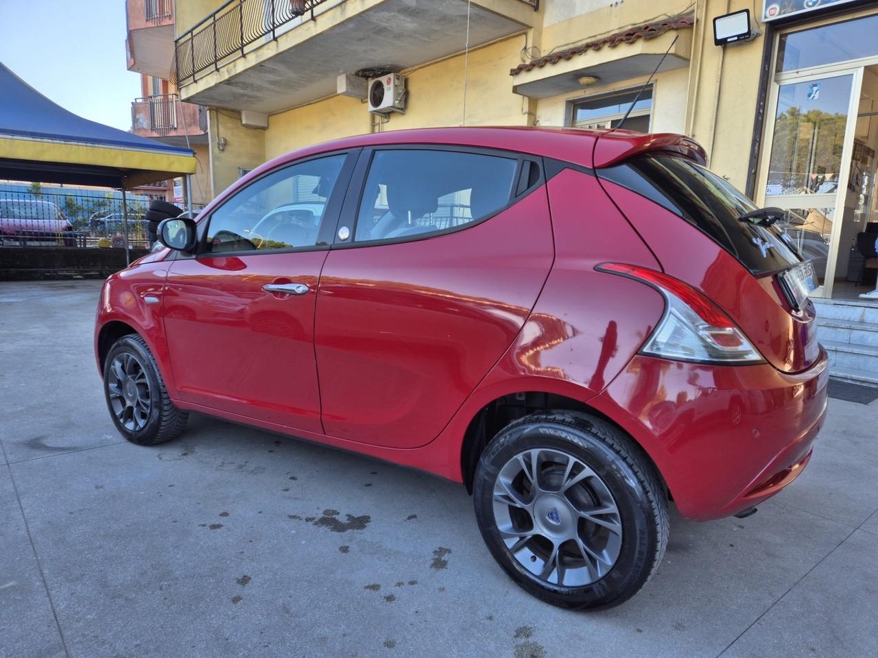 Lancia Ypsilon 0.9 TwinAir 85 CV 5 porte Metano Ecochic Platinum