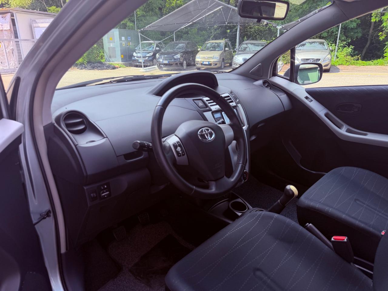 Toyota Yaris 1.0 5 porte Navi*Neopatentati*Solo 137000km*