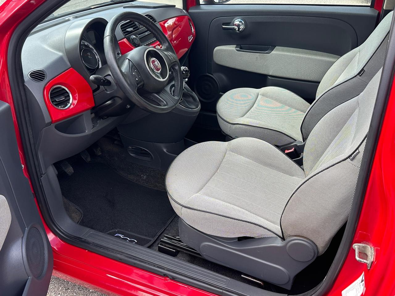 Fiat 500 1.2 Lounge rossa panoramica