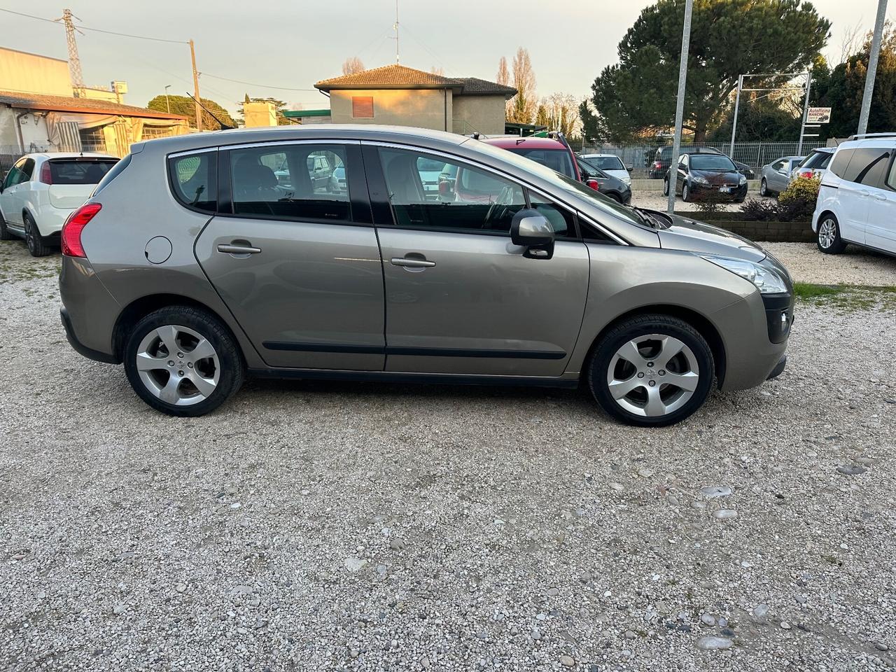 Peugeot 3008 1.6 HDi 110CV cambio robotizzato