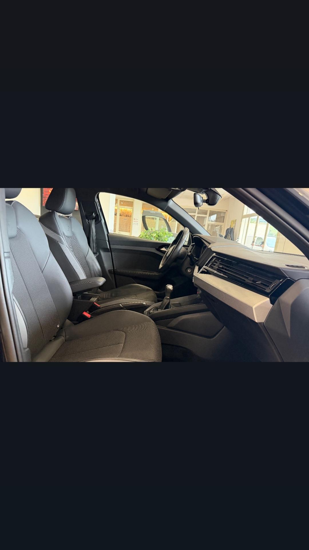 Audi A1 citycarver 30 TFSI Identity Black