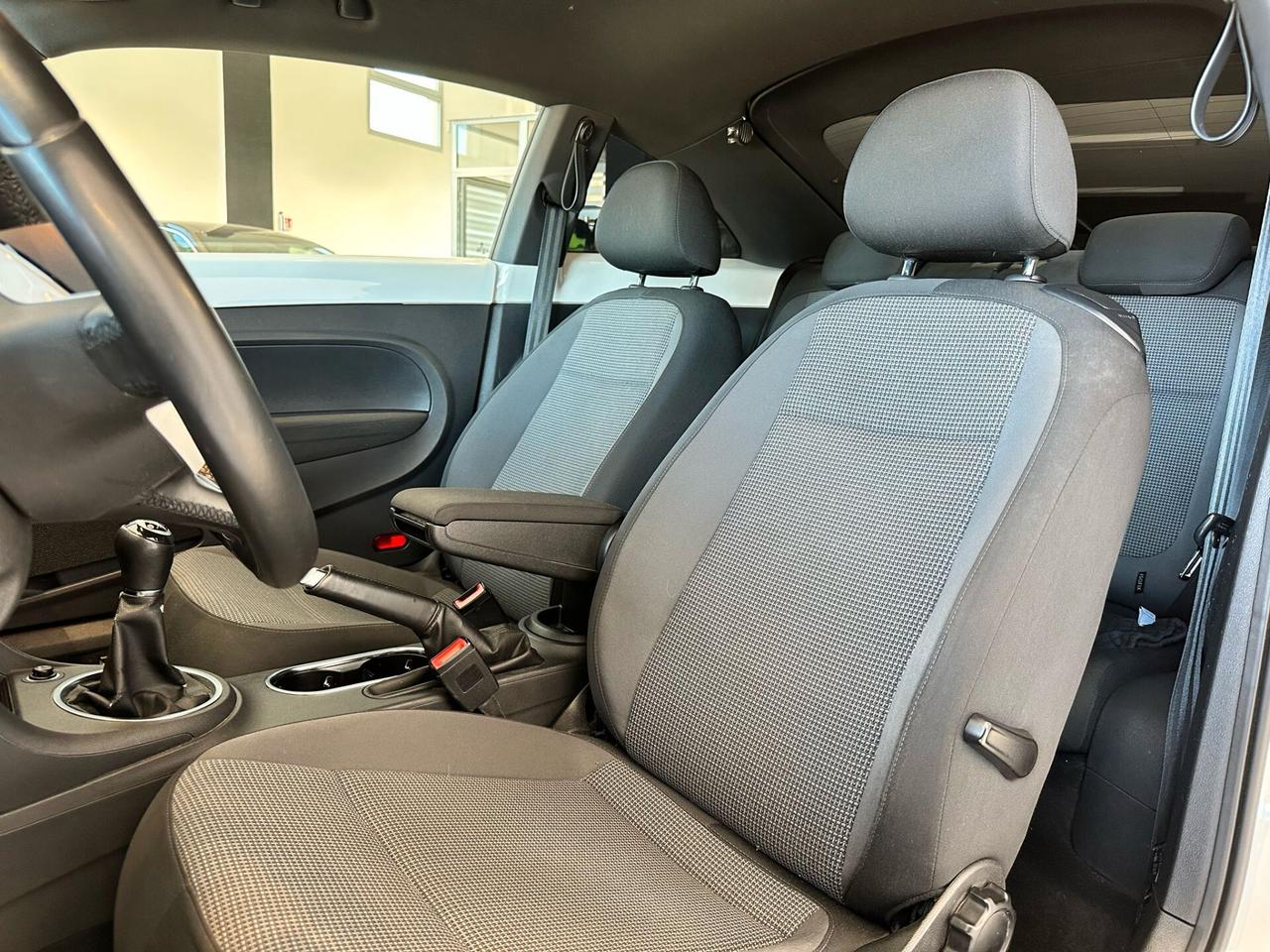 Volkswagen Maggiolino 1.6 TDI 105 CV Design 2012