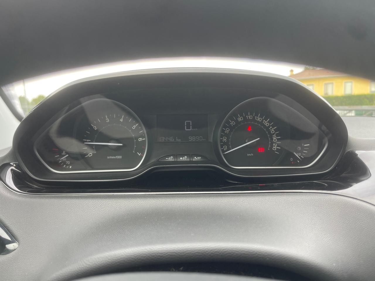 Peugeot 208 PureTech 82 5 porte Allure