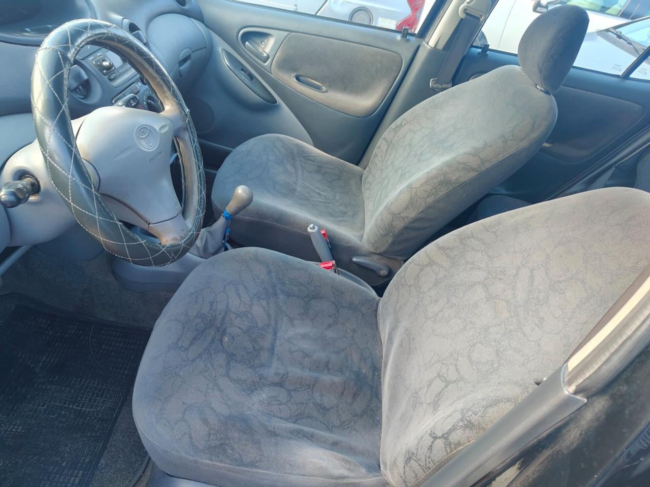 Toyota Yaris 1.0i 5 porte