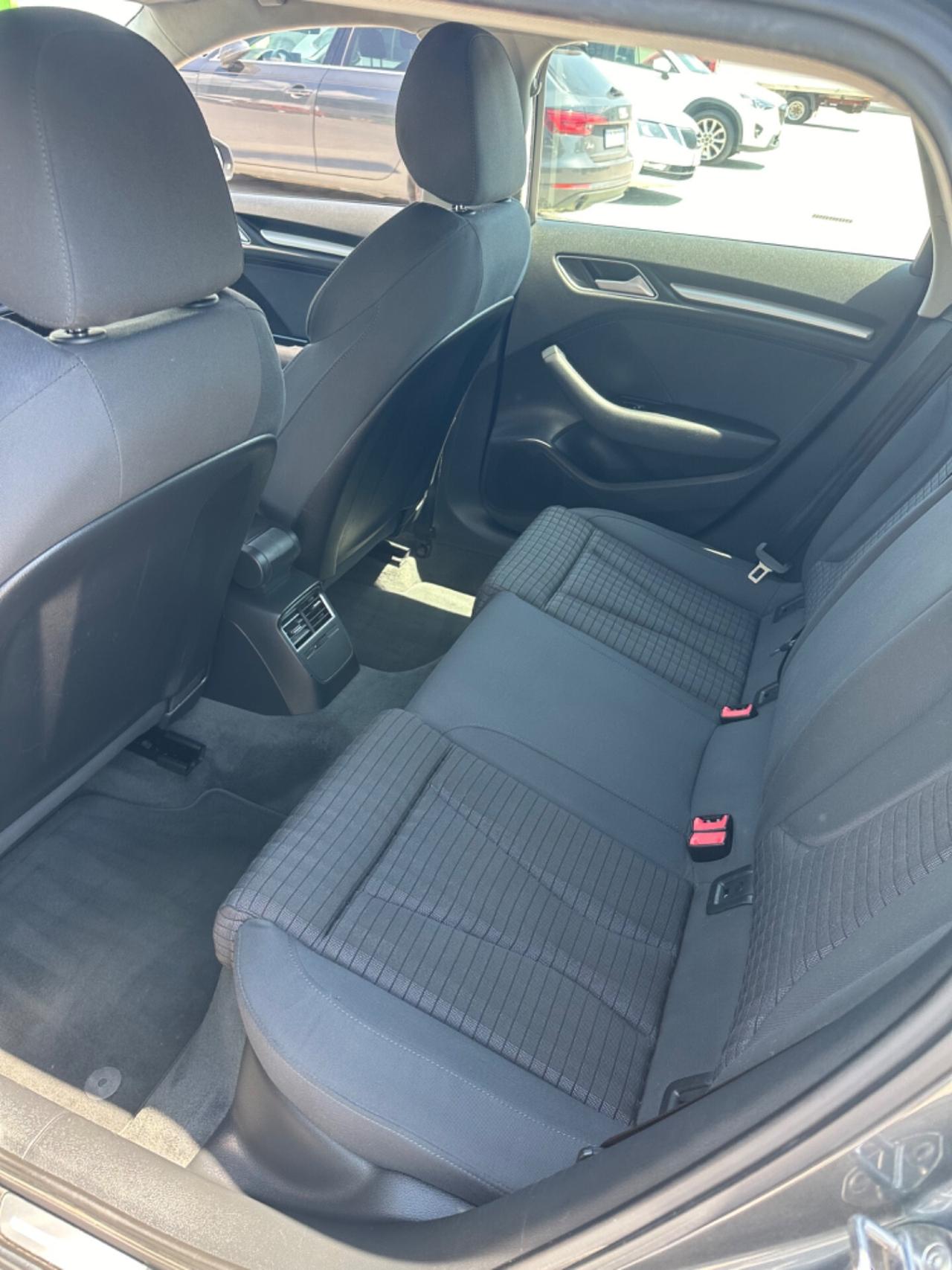 Audi A3 1.6 TDI 6 MARCE ADATTA A NEOPATENTATI