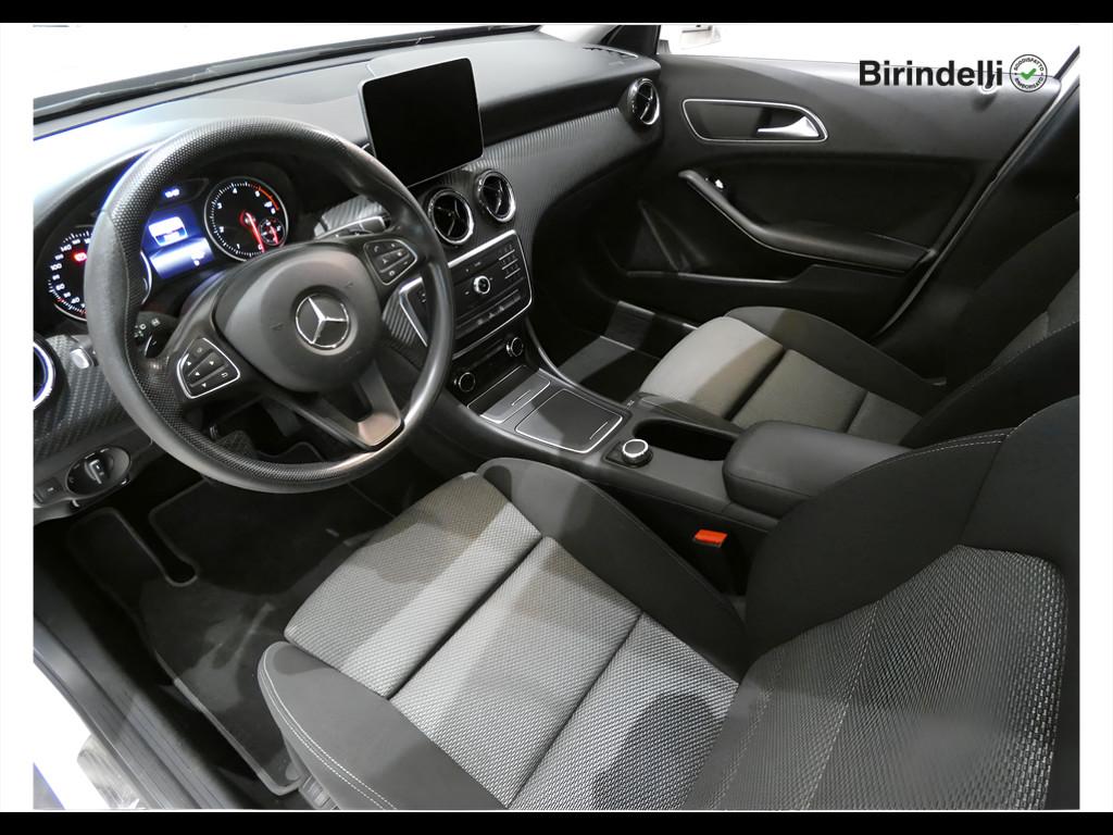 Mercedes-Benz GLA (X156) - GLA 200 d Automatic Business