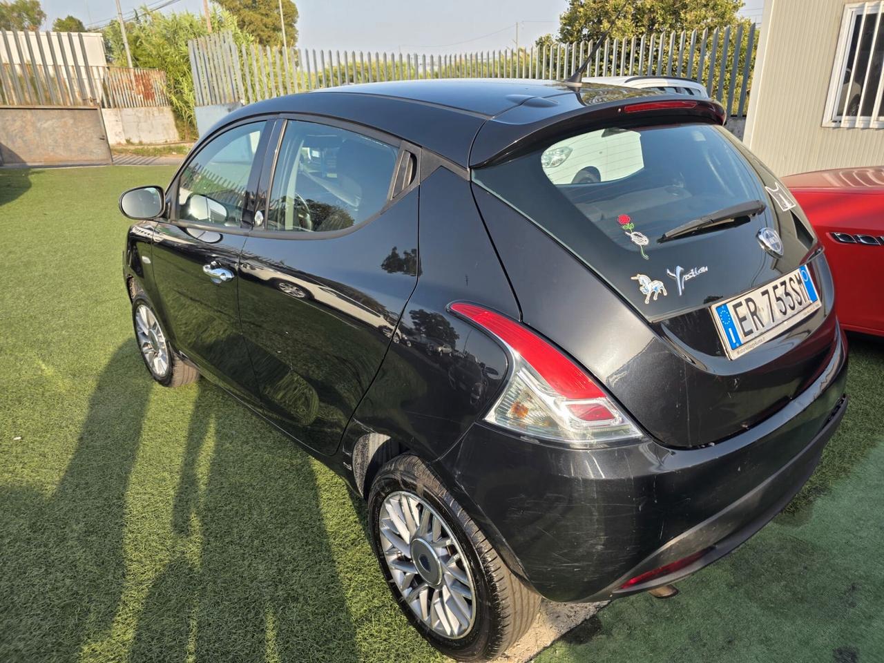 Lancia Ypsilon 0.9 TwinAir 85 CV 5 porte S&S Gold