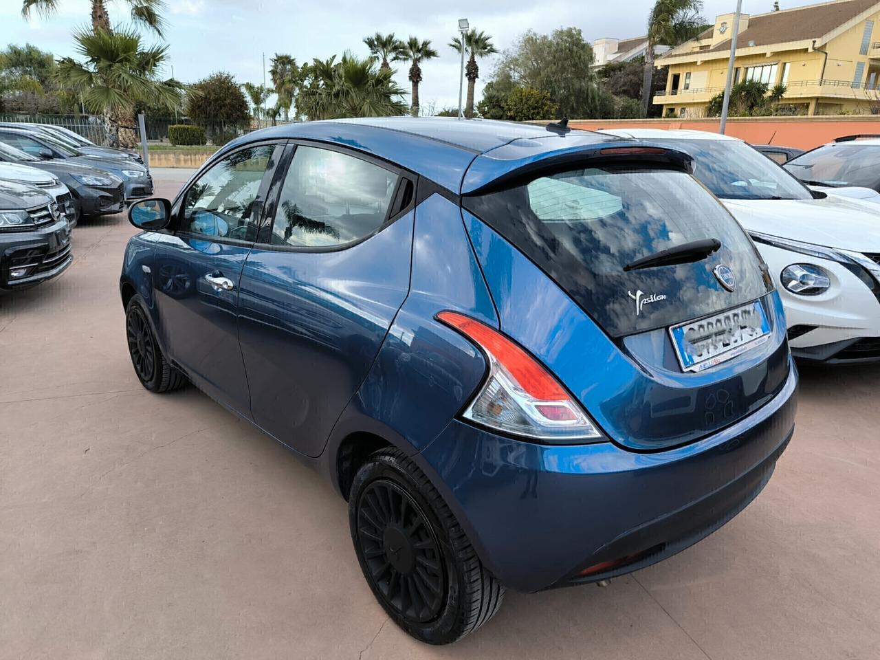 Lancia Ypsilon 1.0 FireFly 5 porte S&S Hybrid Ecochic Silver