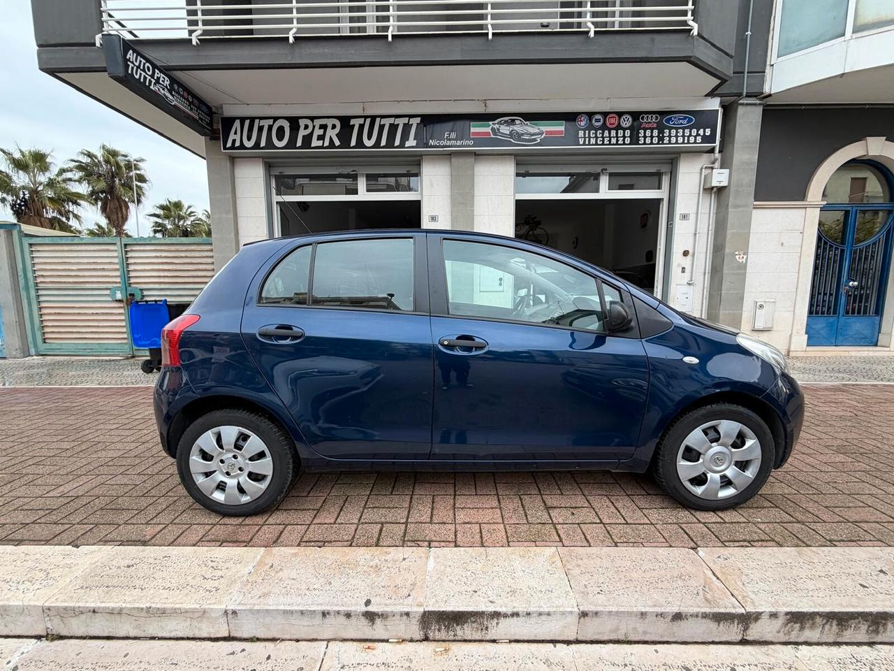 Toyota Yaris 1.0 5 porte Sol