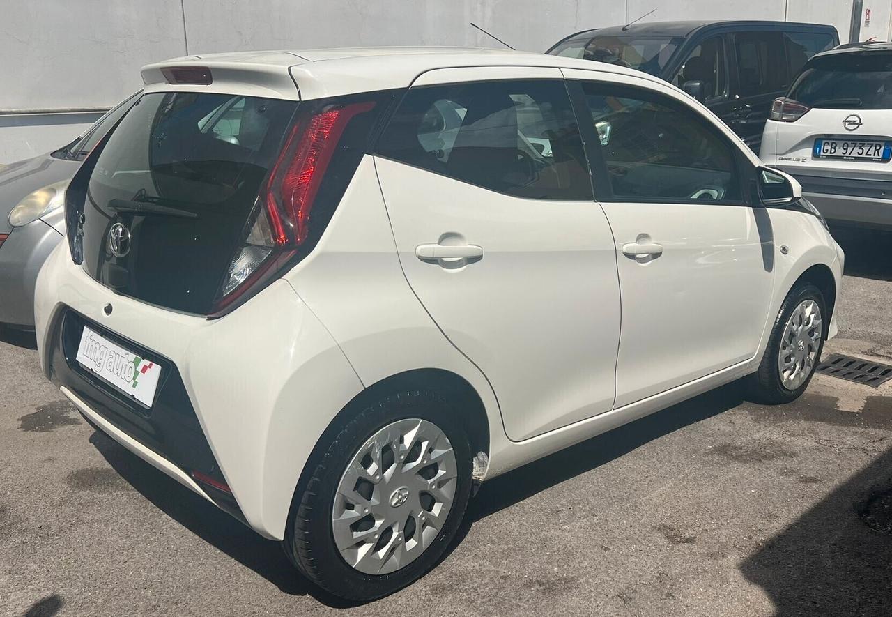 Toyota Aygo Connect 1.0 VVT-i 72 CV 5 porte x-clusiv