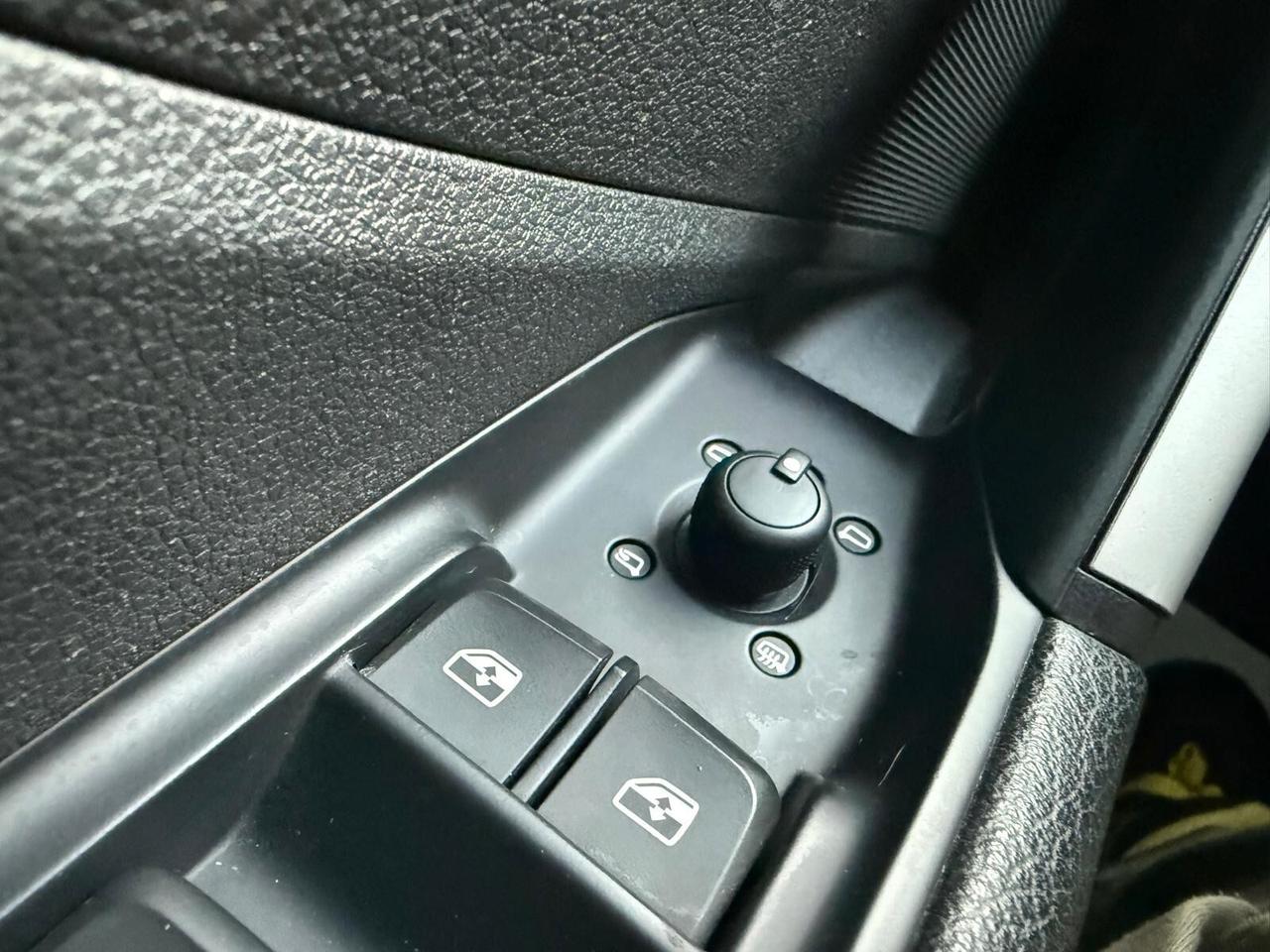 Audi Q2 30 TDI S tronic cockpit navigatore