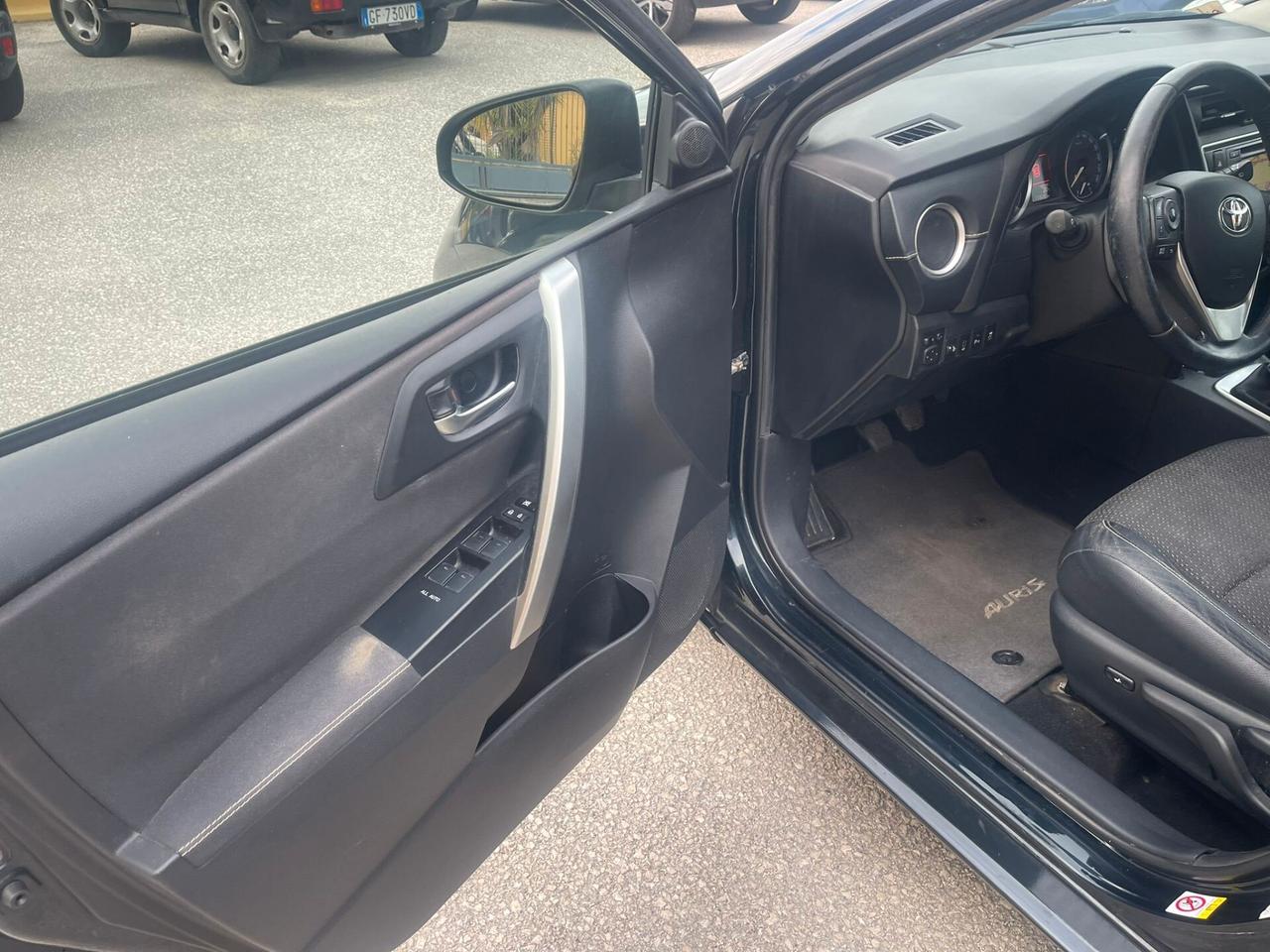 Toyota Auris 1.4 D-4D Lounge