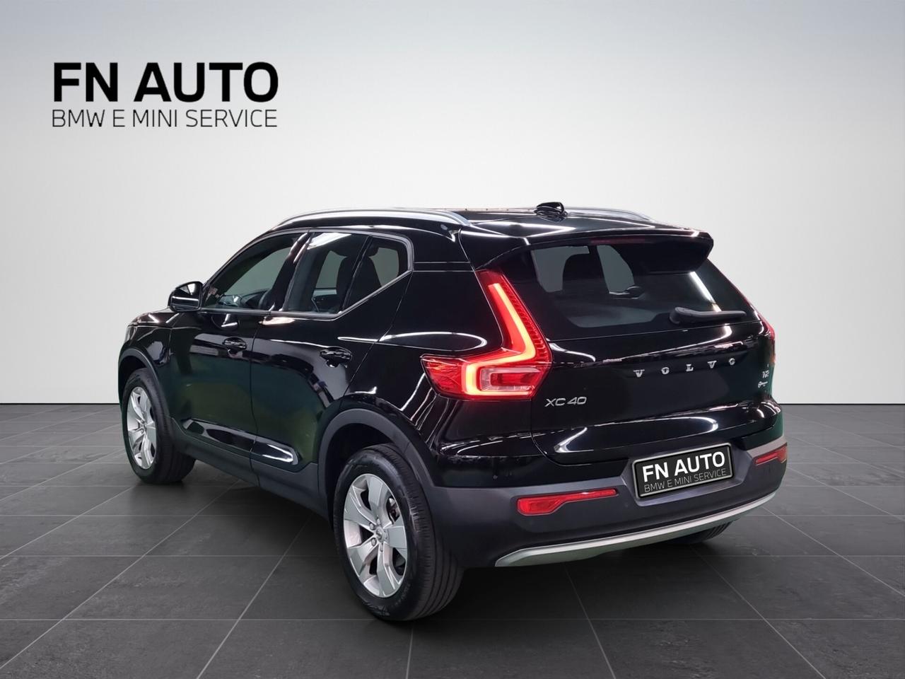 Volvo XC40 T2 automatico Momentum