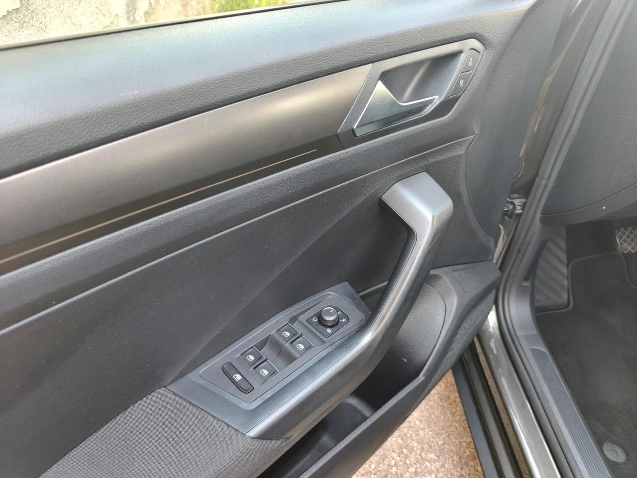 Volkswagen T-Roc 1.0 TSI - 2019