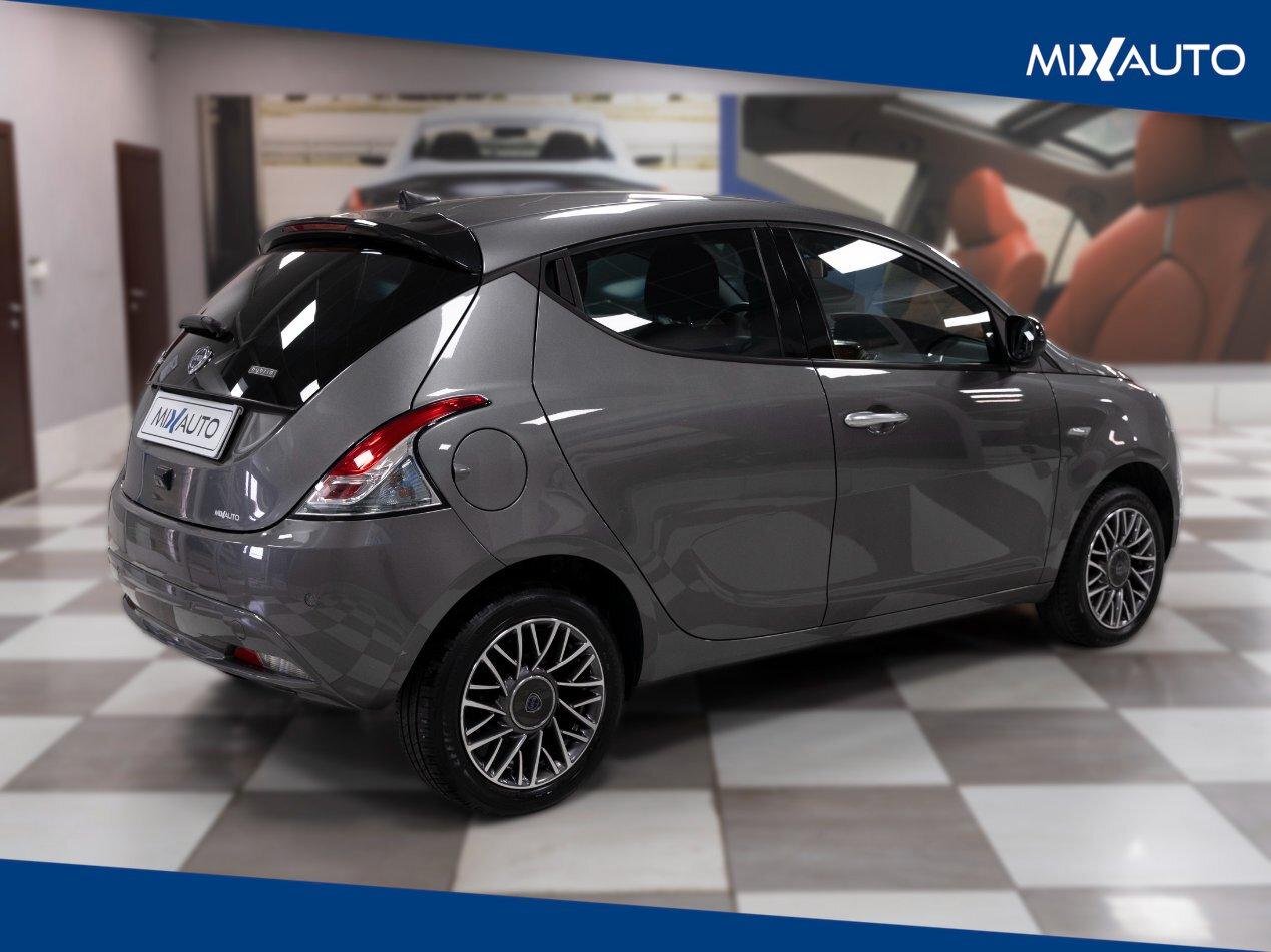 Lancia Ypsilon 1.0 Firefly Hybrid Gold Plus 70CV 5 Porte