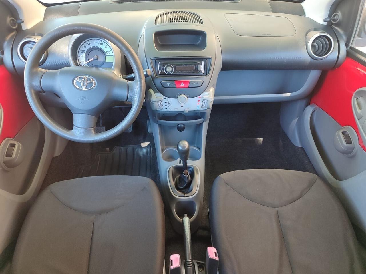 Toyota Aygo 1.0 BENZ 2010!!