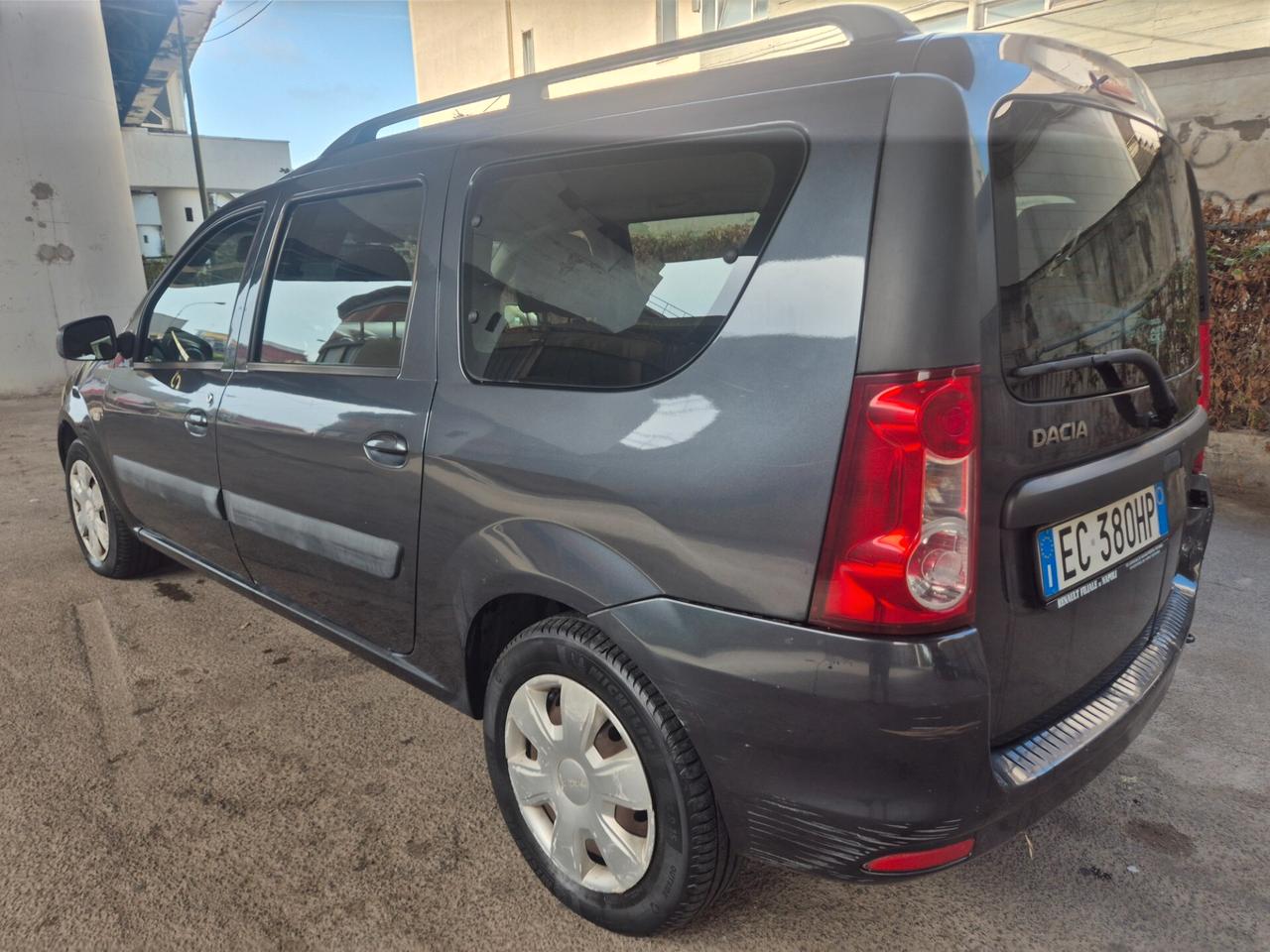Dacia Logan 7 POSTI 1.5 GPL GAS ACCESSORIATA 2011