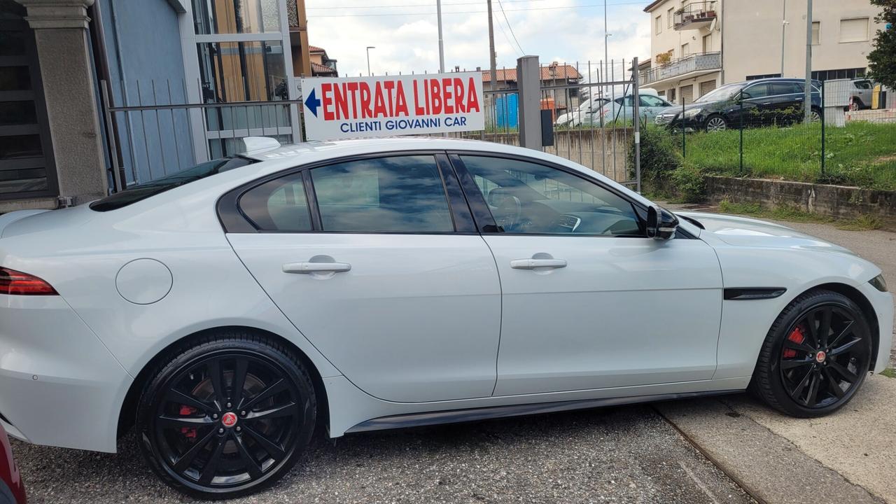 Jaguar XE 2.0 D 204 CV AWD 4X4 Dynamic Black