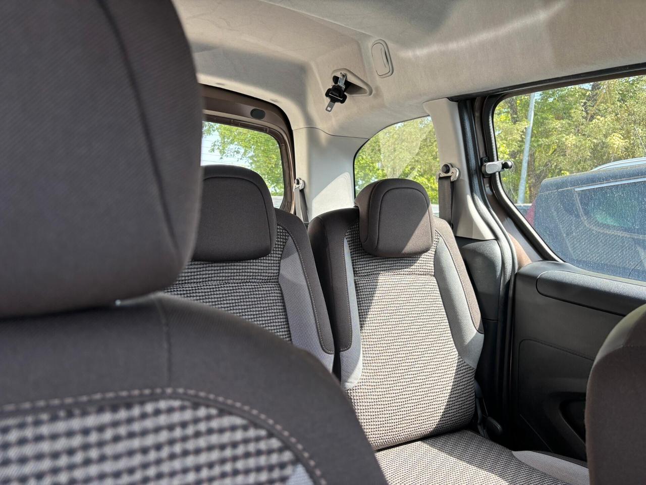 Peugeot Partner 1.6 Diesel 7 posti Neopatentati