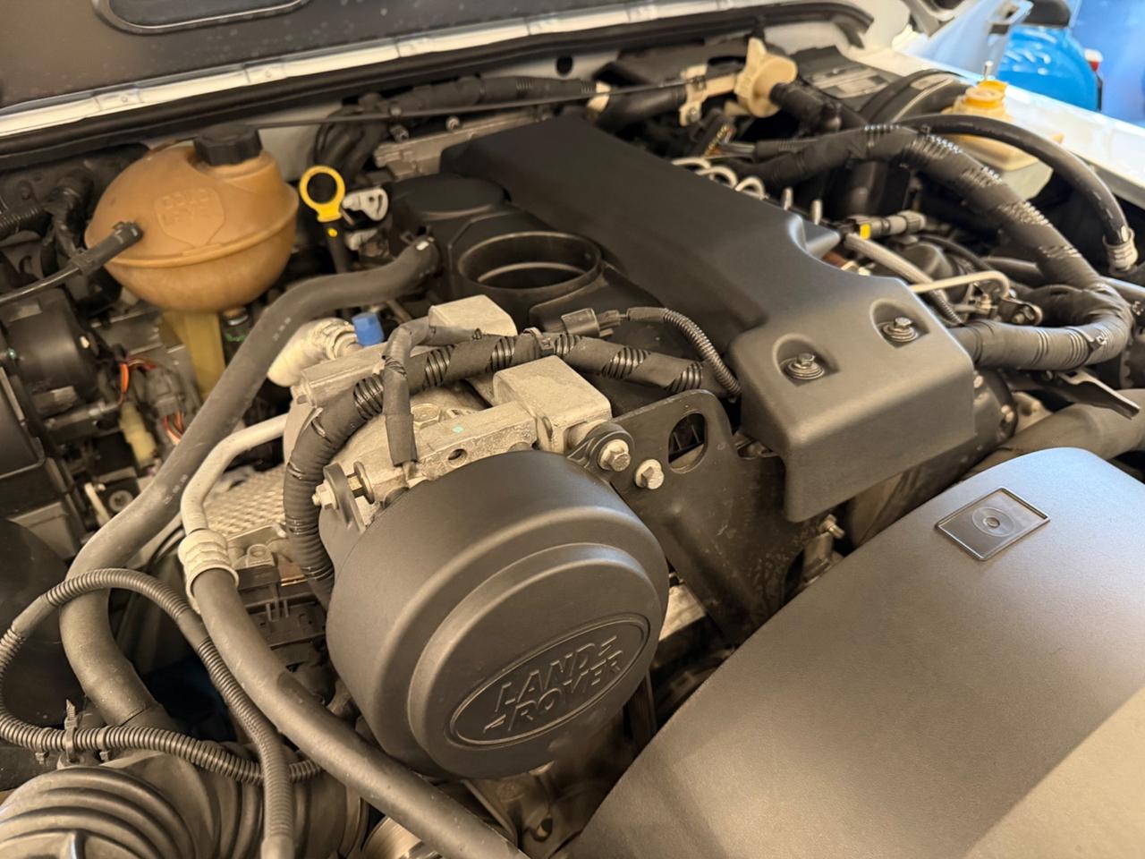 Land Rover Defender 110 2.4 TD4 Station Wagon SE