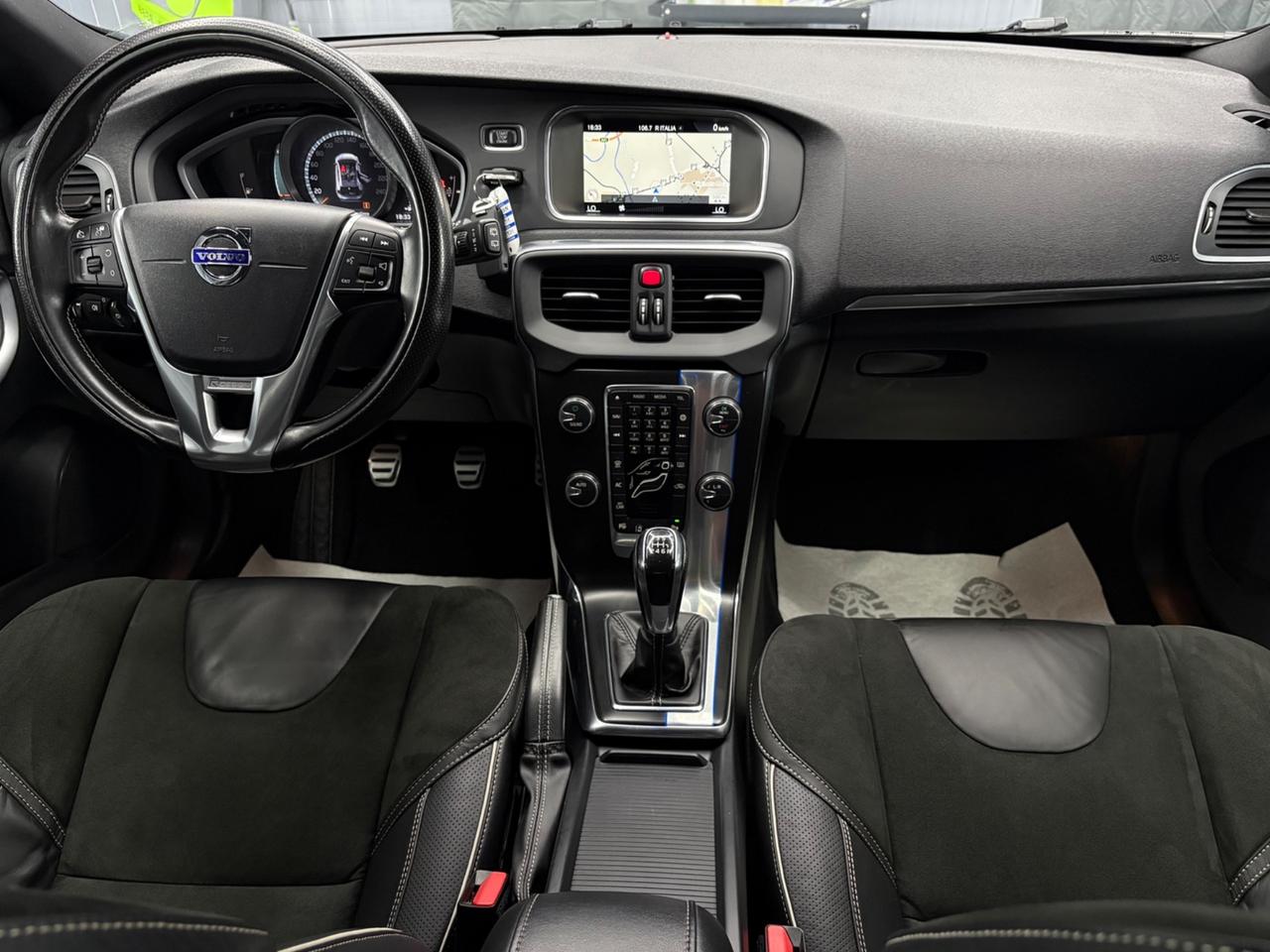 Volvo V40 D4 R-design Momentum
