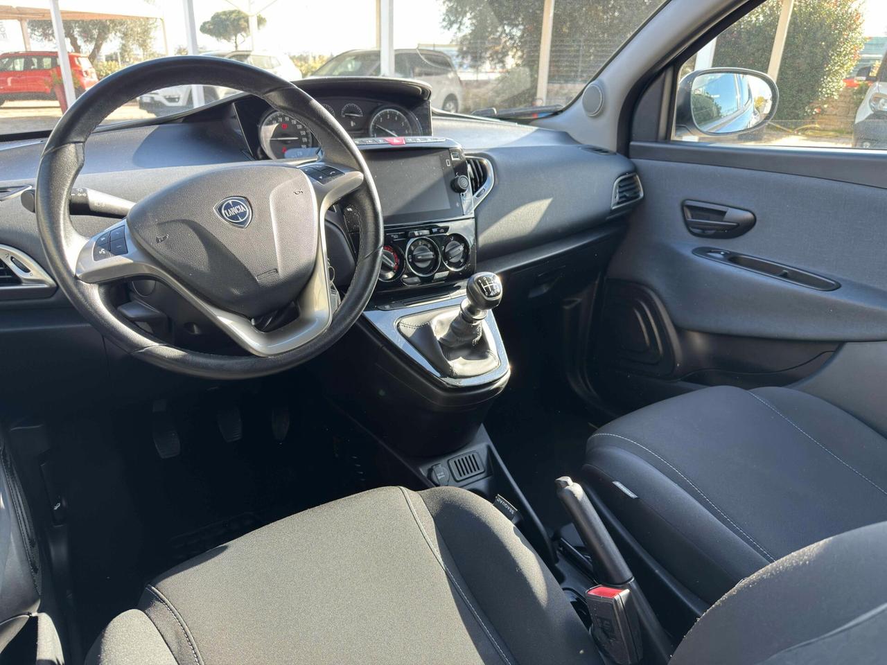 Lancia Ypsilon 1.0 FireFly 5 porte S&S Hybrid Ecochic Gold