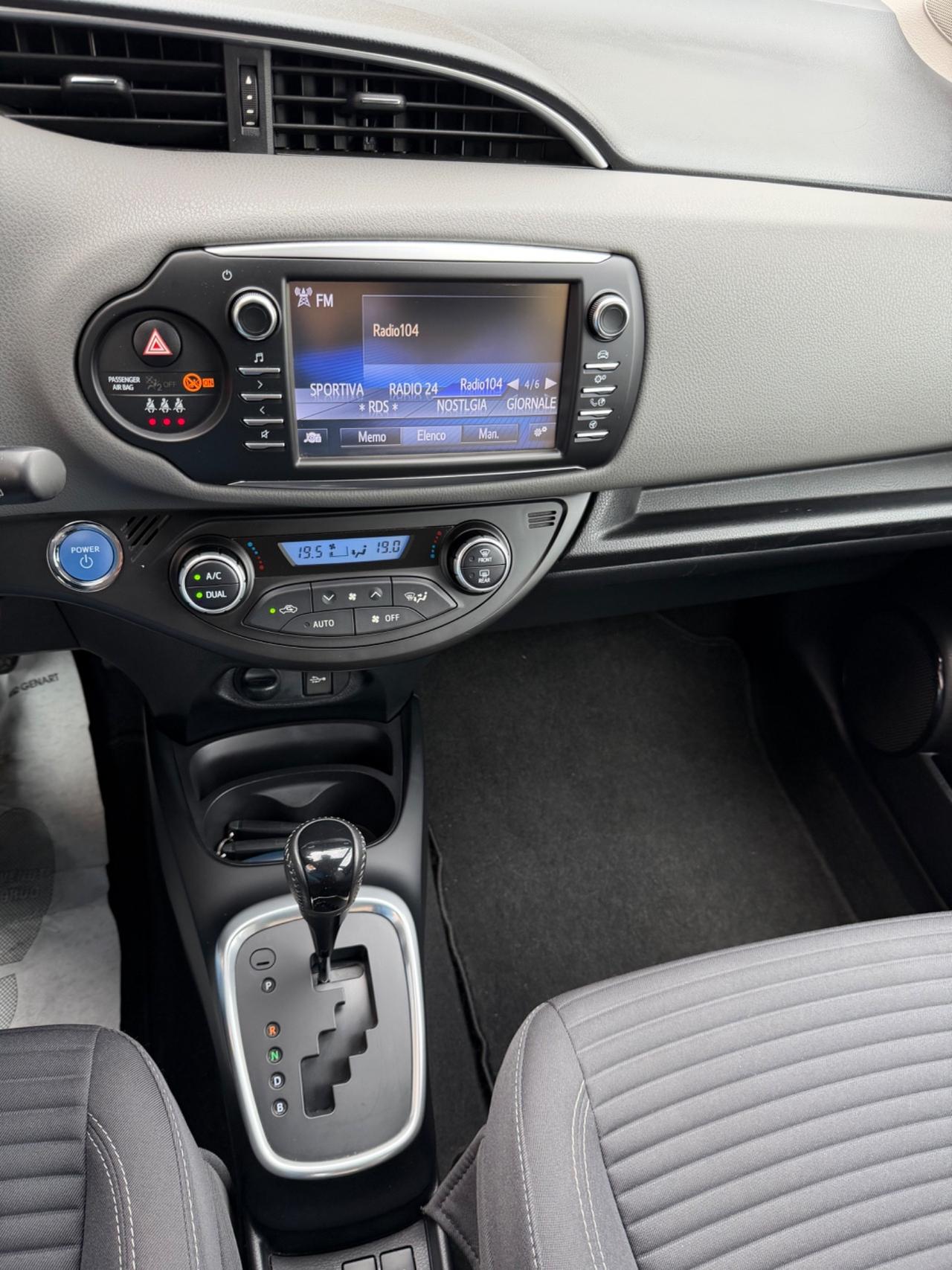 TOYOTA YARIS 1.5 HYBRID AUTOMATICO NEOPATENTATI