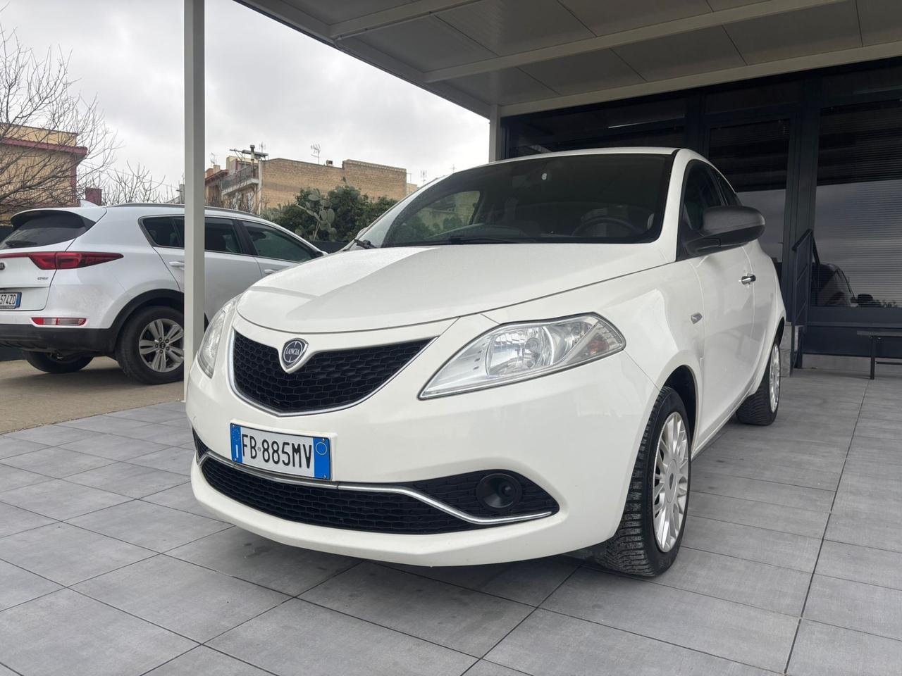 Lancia Ypsilon 1.2 69 CV 5 porte Silver