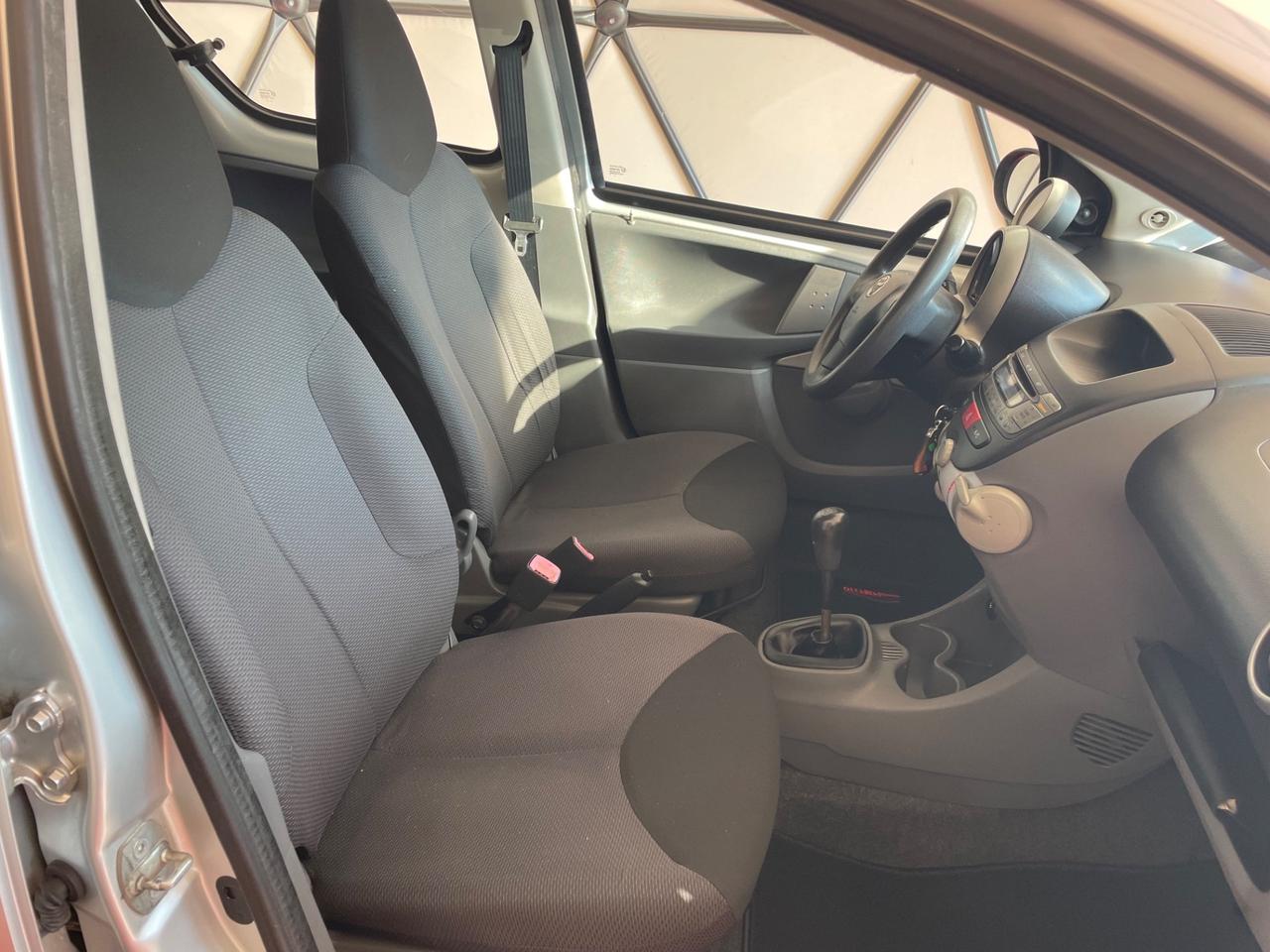 Toyota Aygo 1.0 12V VVT-i 5 porte Sol