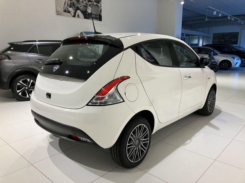 Lancia Ypsilon 1.0 FireFly 5 porte S&S Hybryd Gold