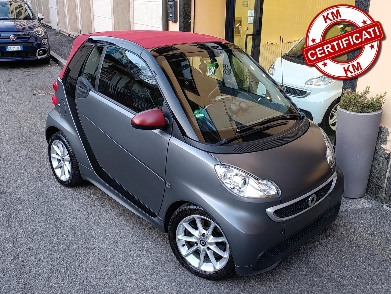 Smart ForTwo 1.0 71cv MHD cabrio passion Grey Opaco capote rossa