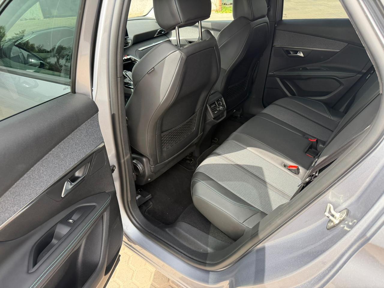 Peugeot 3008 BlueHDi 130 S&S EAT8 Allure