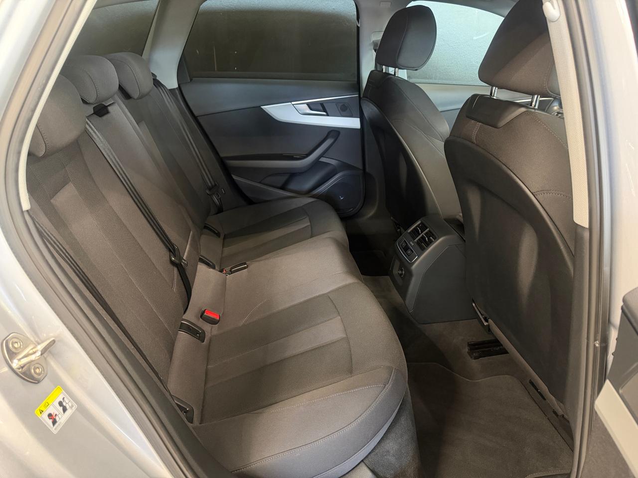 Audi A4 Avant 35 2.0 tdi mhev Business Advanced 163cv s-tronic