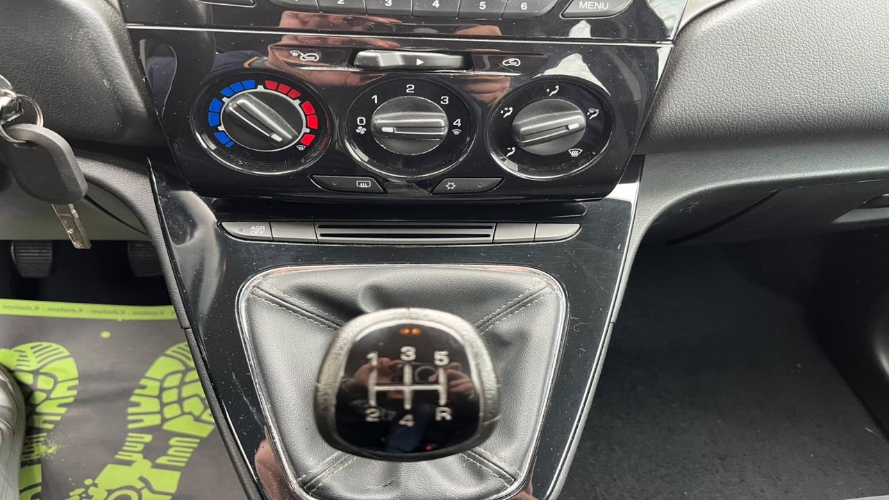 Lancia Ypsilon 1.3 MJT 16V 95 CV 5 porte S&S Silver